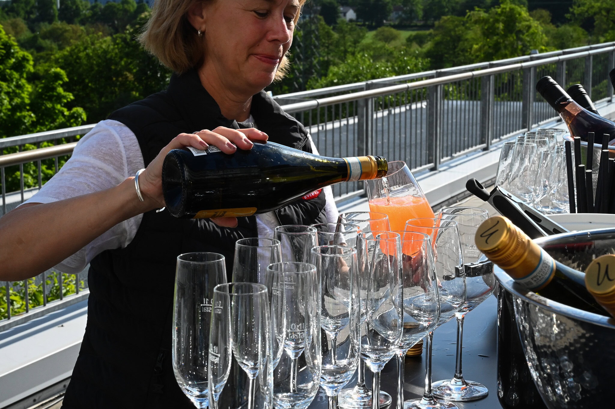 Sektempfang im Außenbereich einer Feelgood Eventlocation